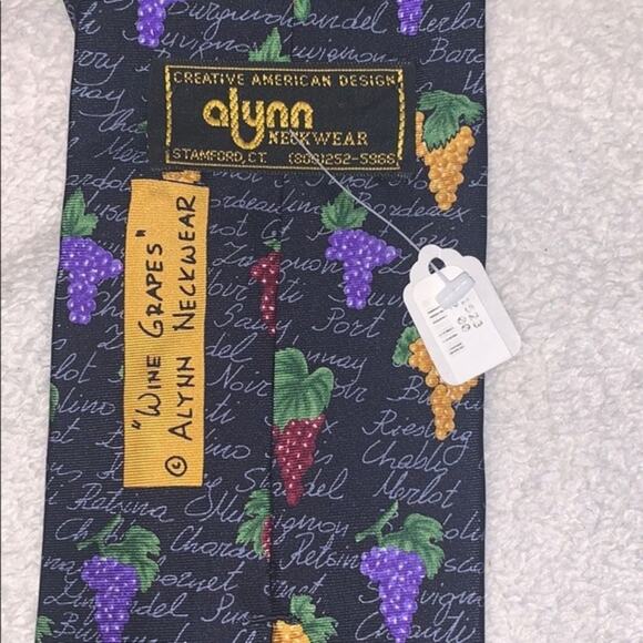 Alynn Neckwear Wine Grapes Design Necktie | Sz OS, NWT - Picture 4 of 4